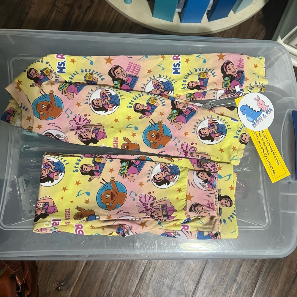 NWT 4T Ceddy & Ria - Ms. Rachel print - long sleeve/pants